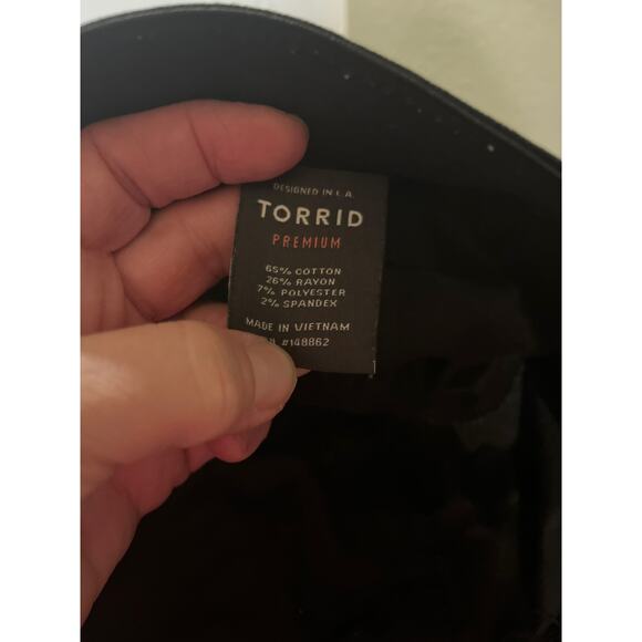 Torrid Women's Sky High Skinny Black Pants - Size 18 Short - Picture 10 of 10